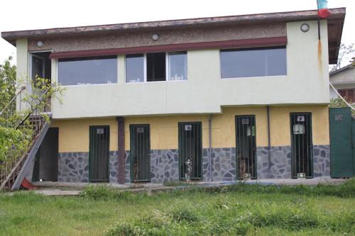 Kazanlak Hôtel | ХОТЕЛ за кучета Киноложки център СТИФ