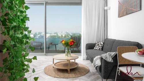 Eilat Appartement | דירה מעוצבת עם נוף מטריף לים במתחם סי סייד - Edomlux
