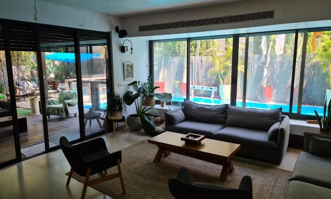Herzliya Pituach Maison | חדר בהרצליה פיתוח בוילה עם בריכה וג׳קוזי