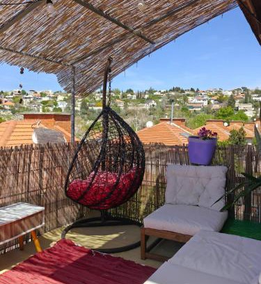 Kfar Vradim Appartement | צימס - דירת אירוח בגליל עם מרפסת
