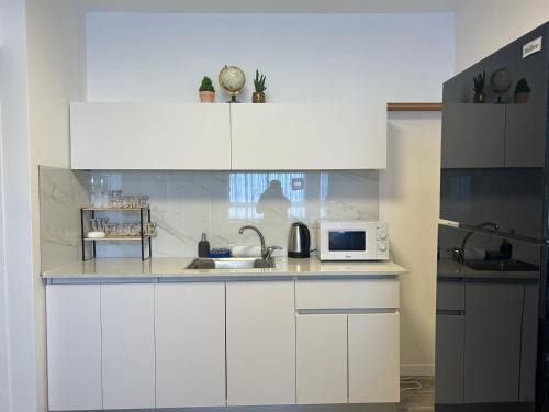 Tiberias Old City Appartement | תכלת על הכינרת Light blue on the Kinneret lake