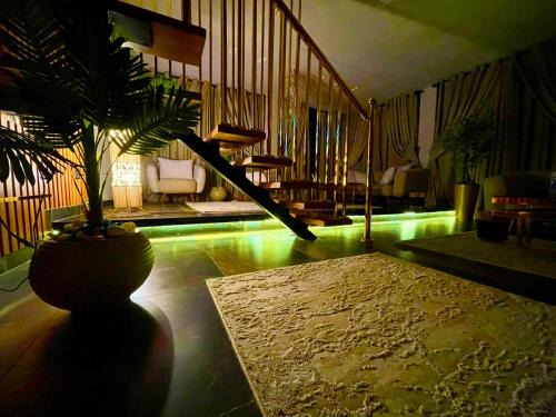 Al Duqqi Appartement | إقامة فاخره في دوبلكس مجهز راقي