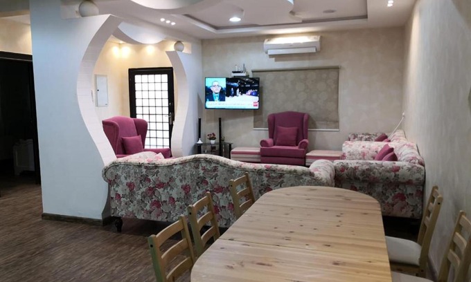 Unaizah Chalet De Ski | شاليه الوردة البيضاء