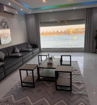 Durrat Al-Arous Chalet De Ski | شاليه لاقينا-هوم للعوائل