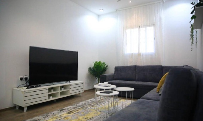 Ar Rass Appartement | شقة جديدة بالرس مع وجود موقف مظلل للسيارة