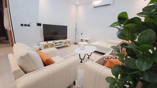 Al Wahah Appartement | شقة صالة وثلاث غرف وغرفة عاملة