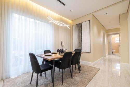 Riyadh Appartement | شقه 6 فاخره ثلاث غرف نوم وجلسه خارجيه صغيرة