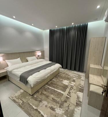 Al Kura Appartement | غرفه وصاله ومطبخ بأثاث فندقي جميل
