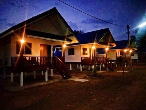 Thap Sakae Lit Et Petit-Déjeuner | ทับบีช เนเชอรัล รีสอร์ท