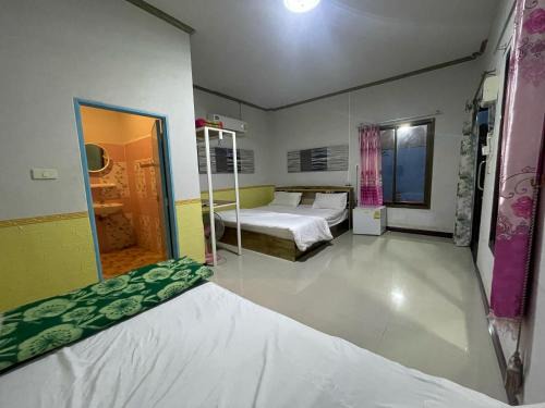 Wichian Buri Hôtel | บุญพน รีสอร์ต Maldives resort&restaurant