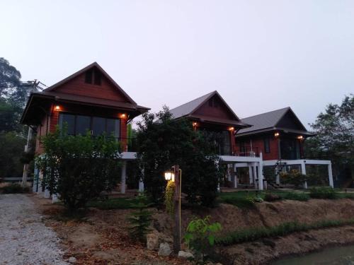 Sakae Krang Station Balnéaire | บ้านกลางเกาะ รีสอร์ท