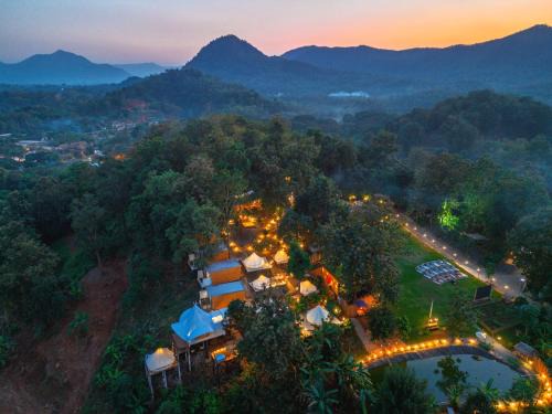 Mae On Station Balnéaire | แคมป์ต๊ะต่อนยอน แม่กำปอง เชียงใหม่ CAMP Ta-Torn-Yorn Maekampong Chiang Mai