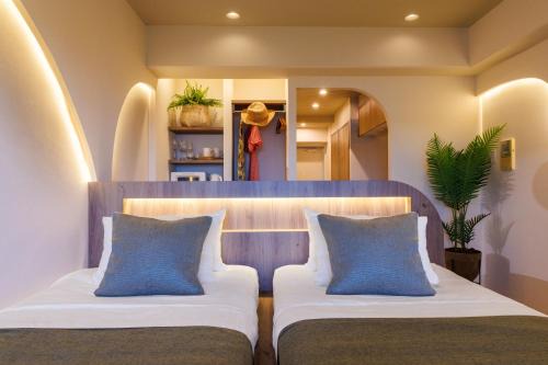 Yonabaru Appartement | オーシャンビュー窓から見える景色を想い出にThe琉球タワー10A