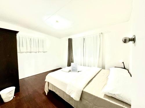 Upper Mount Gravatt Maison | 凤凰树下英式房