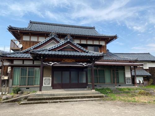 Katsuyama Maison | 勝山貸切民泊三つ子の魂 福井県立恐竜博物館まで車で10分 発坂駅から徒歩5分