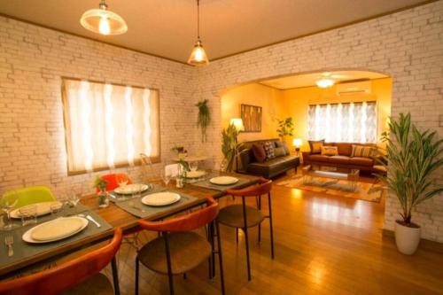Chatan Appartement | 宮城海岸徒歩2分 大人も子供もBBQや子供用プールで楽しめる アメリカンビンテージのデザイナーズハウス