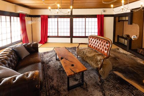Komoro Maison | 小グループ専門貸切一軒家 パーティーOK観光スポット徒歩圏内 小諸駅歩2分揚羽屋 Specializing in small groups, Party OK, Walking to tourist spots, Vacation Rental House 2 min from Komoro sta