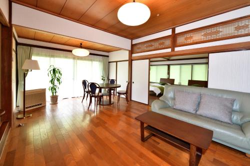 Koshigoe Maison | 山葵-WASABI