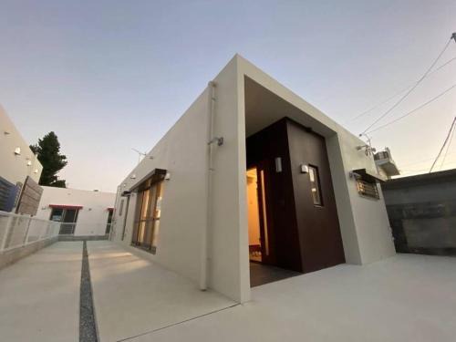 Yabu Appartement | 沖縄北部の綺麗なビーチまで徒歩2分でのんびり沖縄ライフをKAHOO Space