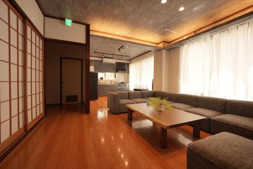 Kumoji Appartement | 離by Ryudan