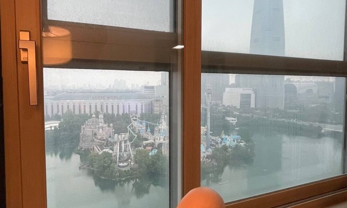 Songpa Appartement | 롯데월드 타워 호수 4면통창+정면꽉찬 뷰 흔하지않은주차지원 전기차 O