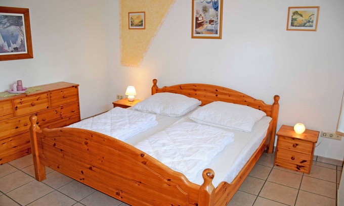 Putbus Appartement | 01 Ferienwohnung mit Gartenterrasse - Rügener Ferienwohnungen in Beuchow