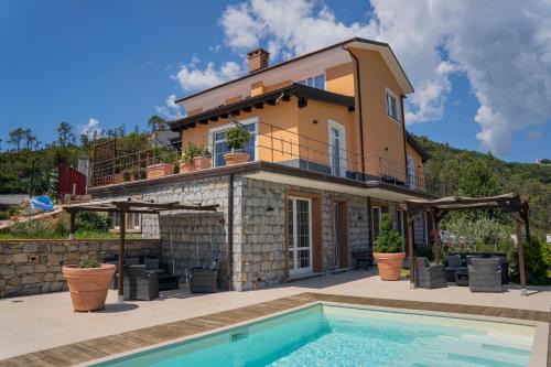 Casarza Ligure Appartement | 066 - VILLA LETIZIA, Elegante 3 PISCINA e Natura, 10 minuti da MARE e SPIAGGIE