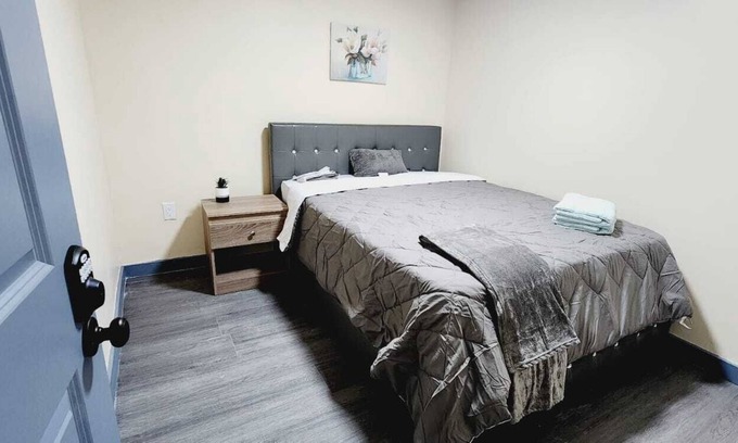 Primos Secane Maison | #07 Basement Room With Queen Bed + TV in Angora