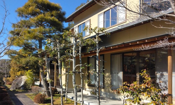 Iida Maison | 1組限定、9人位、家族グループ向き、南信州の田舎の原風景、BBQも楽しめる和風庭園付数寄屋造りのお部屋