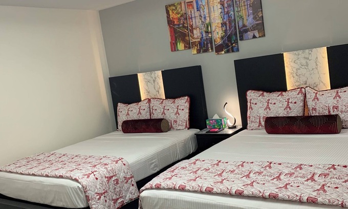 Royal Crest Rancheros Appartement | 1,2,3,4 Escape comfort & style. You'll love it!"