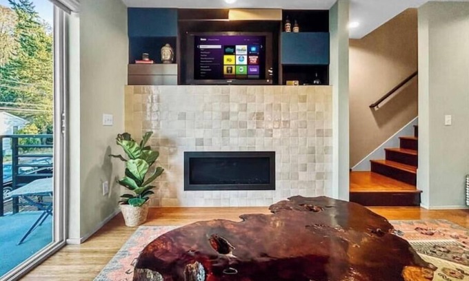 Alki Maison | 1/2 Block 2 Beach Parking Large Patio EnSuite Bath