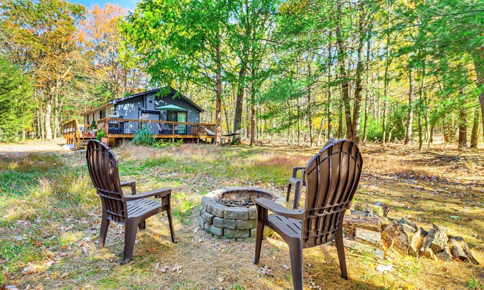 Jim Thorpe Cabine | 1/2 Mi to Bear Creek Lake: Gem w/ Fire Pit!