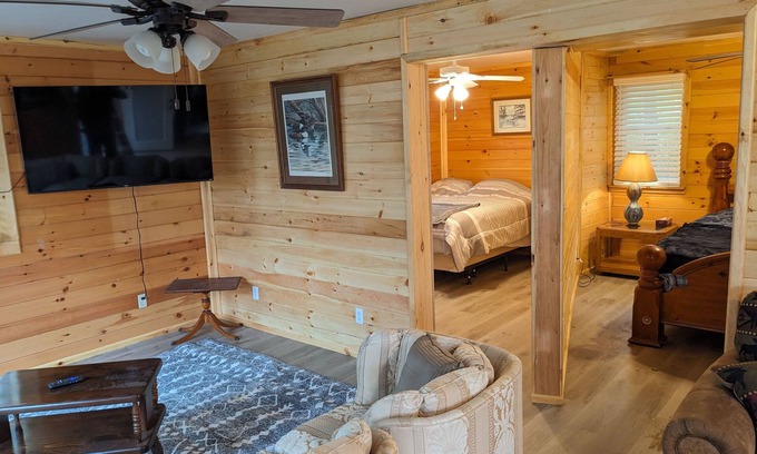 South Rutland Maison | Tug Hill snowmobiling right on the C5a trail . 3 bedroom house. Great Wifi here.