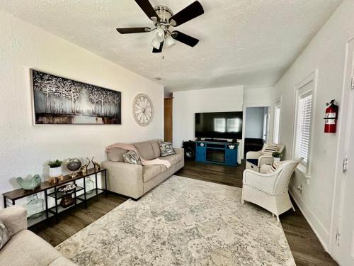 Midland Maison | #1 - 5BR 1BA - Unit A - Private Entire Home - WiFi