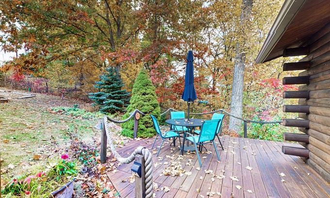 Valois Maison | 1-acre lakefront log cabin with dock, 50 ft water frontage, hot tub, & deck