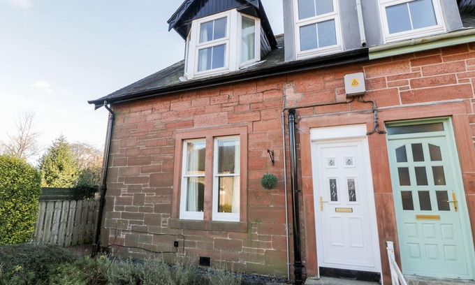 Thornhill Cottage | 1 Alpine Place, THORNHILL