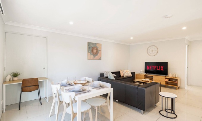 Rocklea Appartement | 1 Bdr Apt! Aircon! Garage! Balcony! 119D1