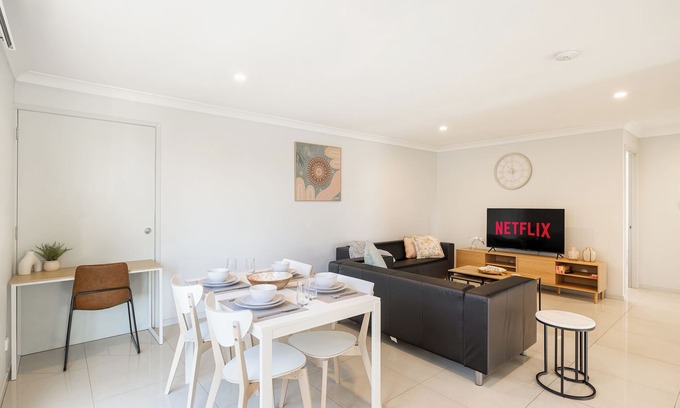 Rocklea Appartement | 1 Bdr Apt! Garage! Clean! GST Credits! 219D1