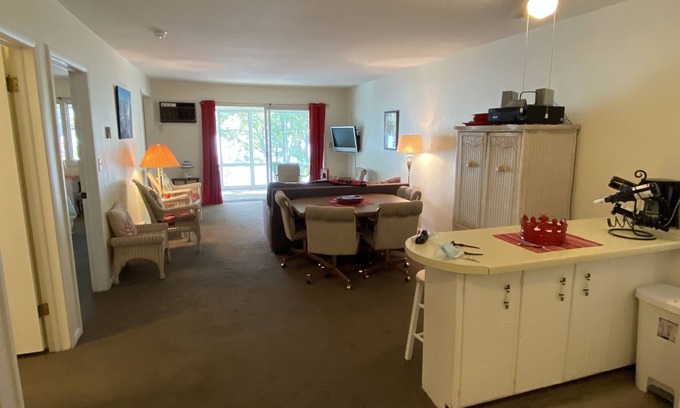 Detroit Lakes Copropriété | 1 bed/1 bath condo long term stays welcome! Lake Front close to Detroit Mountain