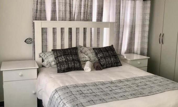 Mazowe Appartement | 1 bed apartment in Mount Pleasant Heights - 2014