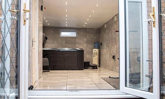 Havering Appartement | 1-bed Apartment With Private hot Tub, Sauna & gym