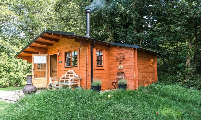 Carluke Cabine | Charming 1-bed Log Cabin in the Clyde Valley