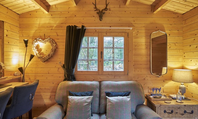 Carluke Cabine | Tranquil Cabin Retreat in Carluke
