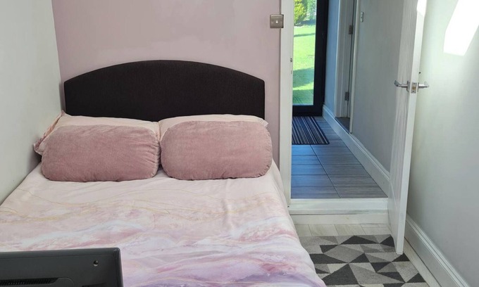 Old Harlow Appartement | 1 Bed Annex 2 mins from Harlow Mill train station