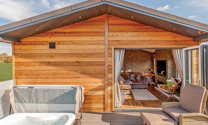 Woodbridge Cabine | 1 bedroom accommodation in Bredfield, Woodbridge