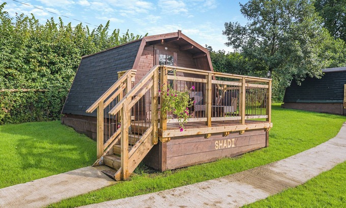 Ammanford Cottage | Glamping pod with views over the Carmarthen countryside, perfect for a romantic break for two.