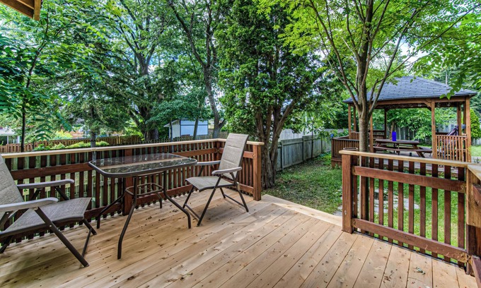 Waterloo Appartement | 1 Bedroom Apartment in North Waterloo w Private Patio - Close to UW, Tech Park