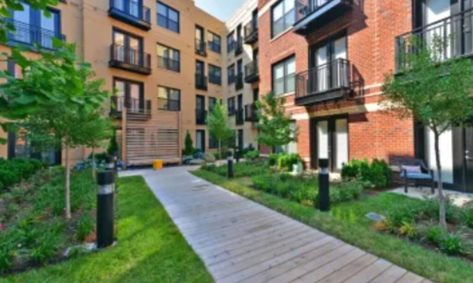 Radnor - Fort Myer Heights Appartement | 1-bedroom apartment in a prime location with parking included and mins. to DC