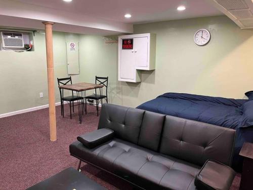 Bellerose Terrace Appartement | 1 Bedroom Basement, NEWLY Renovated