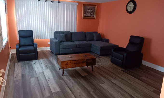 Garfield Ridge Copropriété | 1-bedroom condo next to Chicago Midway International Airport